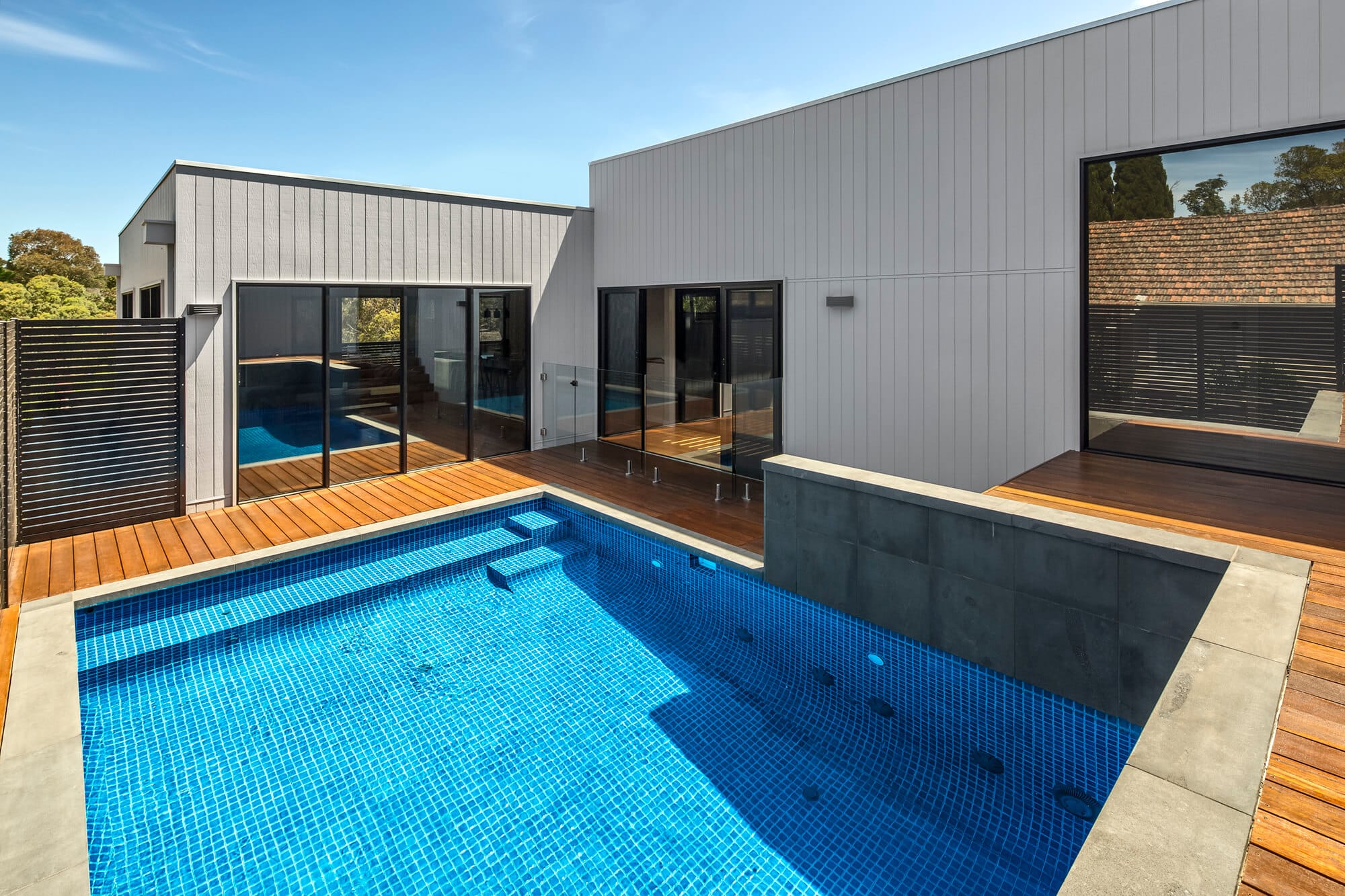 custom builders Kew - Image of a luxury house with swimming pool in Kew by Rycon Building Group