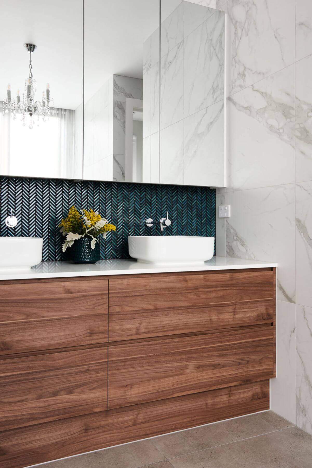 Balywn North home building, building custom homes in Balwyn North, stylish bathroom sinks in Balwyn North home