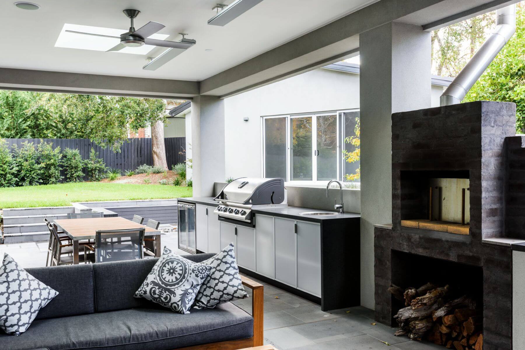 outdoor terrace and yard, yard with pizza ovens and outdoor kitchen, custom home built in Nunawading, Nunawading custom home builders